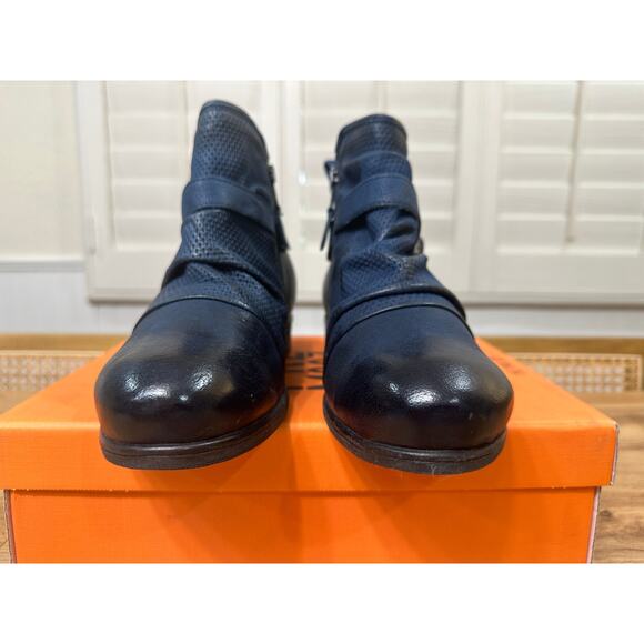 Miz Mooz Suzy Ankle Boots Sapphire Leather Size 9/9.5 Wide NIB Decorative Buckle - Picture 8 of 15